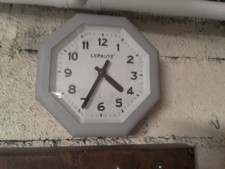 horloge L'épaule  de gare