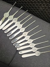 12 fourchettes ou curettes à