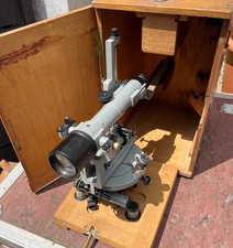 Tachéomètre autoréducteur