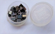 BOITE DE 20 AGRAFES NEUVES POUR CIRCUIT JOUEF AVEC BOITE PLASTIQUE D'ORIGINE