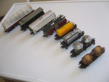 LOT  8 WAGONS MARCHANDISES HO