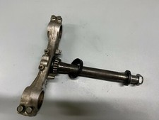 UN TE DE FOURCHE INFERIEUR