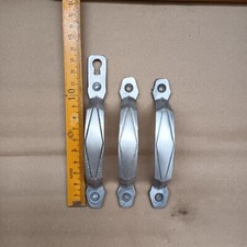 3   POIGNEE DE MEUBLE   ART