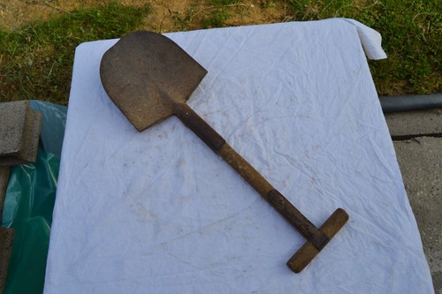 Pelle modèle 1910 datée - pelle,