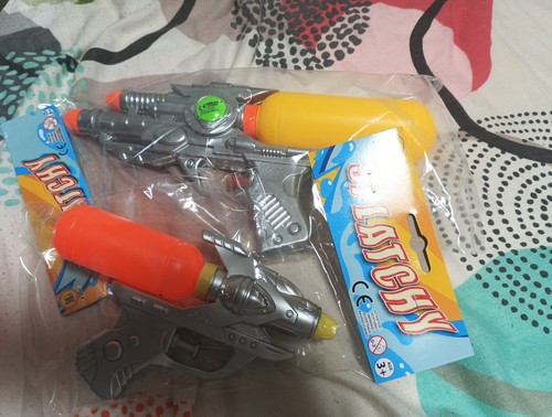Lot pistolets à - 2, eau