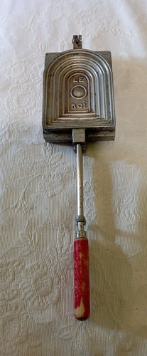 Ancien gaufrier fonte le - fonte,