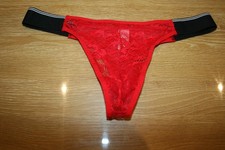 string homme dentelle couleur rouge legerement transparent taille 40 42 