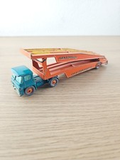 Véhicule miniature ancien