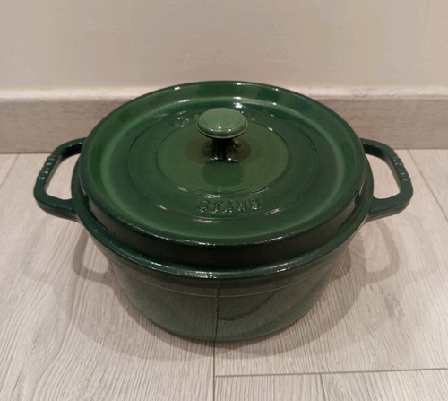 Staub cocotte cast - cast, pot