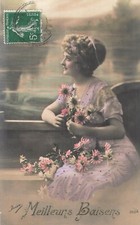 CP BEST KISSES WOMEN ELEGANT ON BENCH WITH FLOWERS - 44322