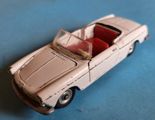 DINKY TOYS Peugeot 404 cabriolet Pininfarina réf 528