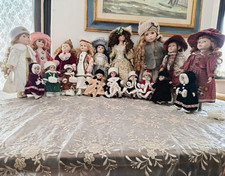 Lot de 18 poupées en