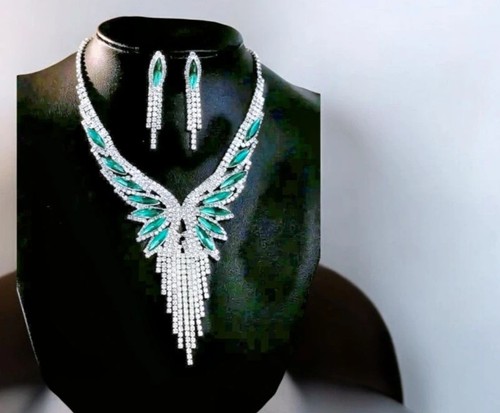Collier papillon cristaux - en,