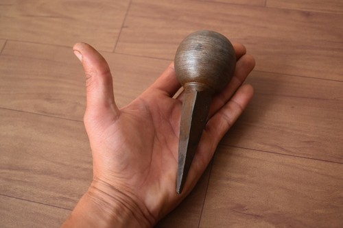 Ancienne enclume boule - de, fer