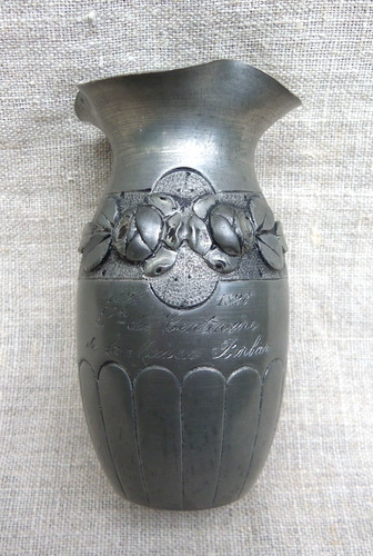 Petit vase étain art - en,