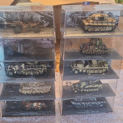 Lot véhicules militaires