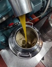 Huile d'Olive extraite à