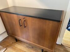 Buffet vintage typique des