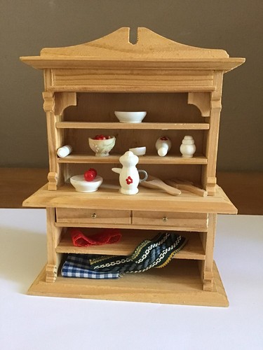 Petit meuble poupee - meuble,
