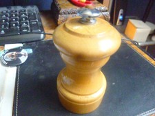 Poivrier, Moulin à Poivre