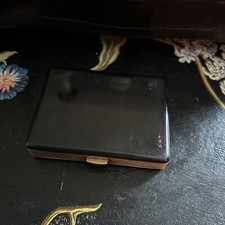 Poudrier métal doré et laque