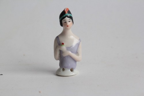 Demi figurine porcelaine femme - demi,