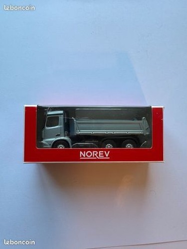 Miniature mercedes - 1/64,