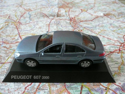 Peugeot 607 berline bleue - berline, 2000
