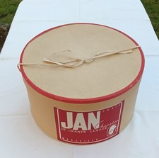 boîte à chapeau ancienne