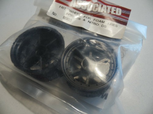 Associated 8883 front - front, wheels