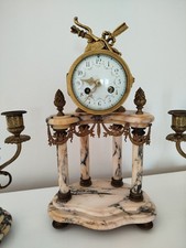 GARNITURE  CHEMINEE  BRONZE STYLE LOUIS XVI PENDULE A COLONNES ET 2 CANDÉLABRES 