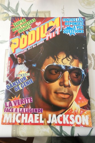 Magazine podium michael - magazine, podium-