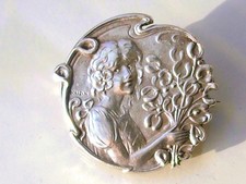 BELLE BROCHE FEMME AU BOUQUET