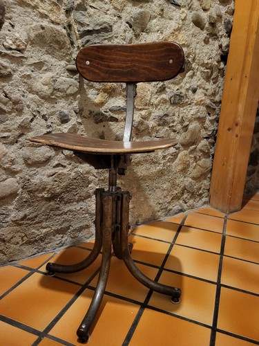 Ancienne chaise industrielle - ancienne,