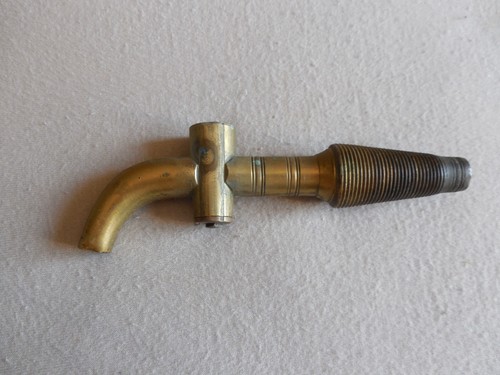 Ancien robinet tonneau avec - de,