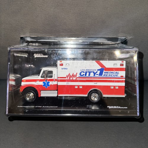 Ambulance international - 1/43,