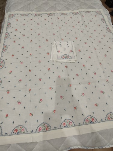Jolie petite nappe ancienne - , et