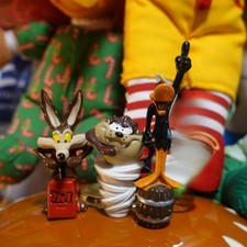 Looney Tunes Wile E Coyote Tasmanian Devil Daffy Duck Mini Toy with No Wrapping