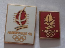 lot 2 pins differents jeux