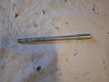 AXE DE ROUE AVANT SUZUKI 800