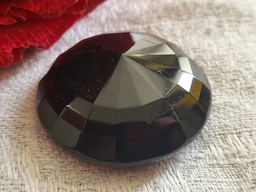 Volumineux bouton ancien - , en