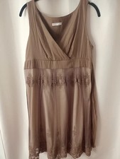 Robe courte de cérémonie dentelle sans manches pour femme Taille 40