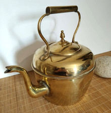 Ancienne théière en laiton