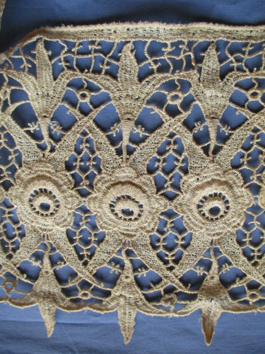 Large volant dentelle guipure