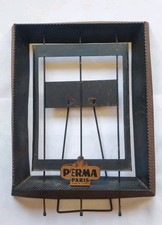 Permanence.Paris. Présentoir