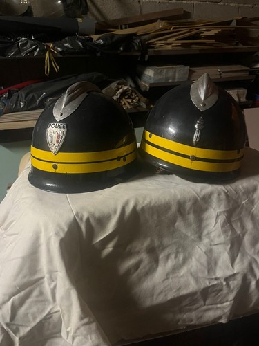 Deux casques police - deux,