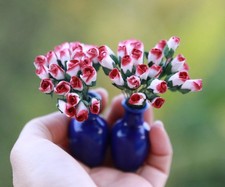 Meuble poupée vase de roses