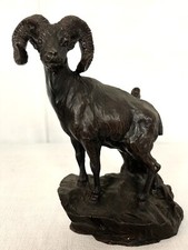 Ancienne sculpture vintage en résine formant un mouflon signée R BIDAL