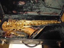 YAMAHA YTS-61 TENOR SAXOPHONE w/ CASE