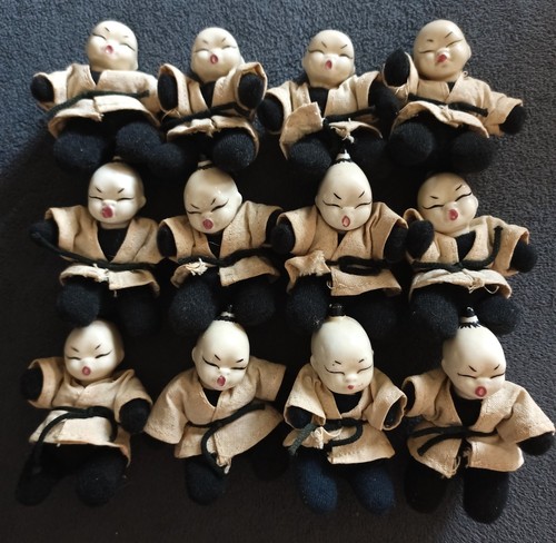 Lot figurines asiatiques - 12,